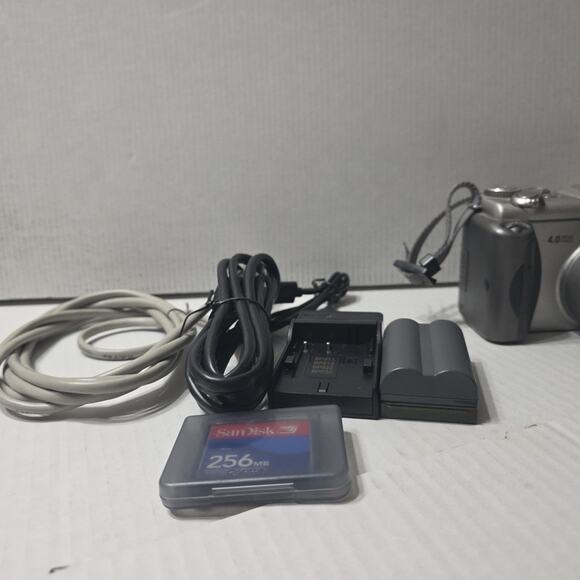 Canon PowerShot G3 4.0MP Digital Camera w Charger + SD Card UNTESTED Read As IS - Picture 3 of 9